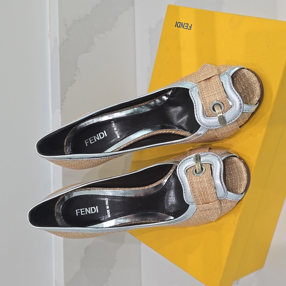 Fendi Size 38.5 Peep Toe Raffia Heel